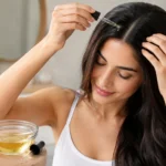 Olio essenziale di rosmarino AMYRON applicato sui capelli e sul cuoio capelluto con olio vettore